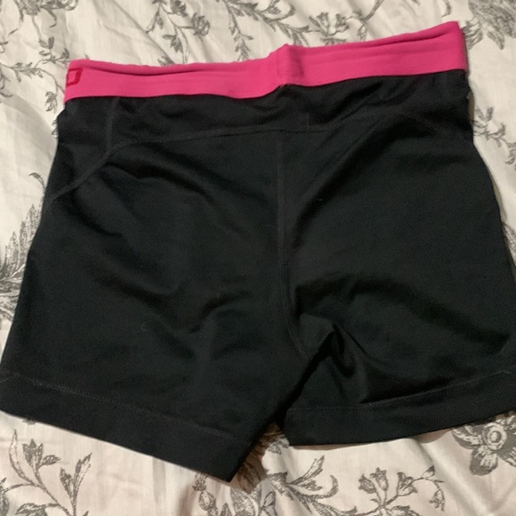 Nike Nike pros pink detailing - Picture 3 of 4